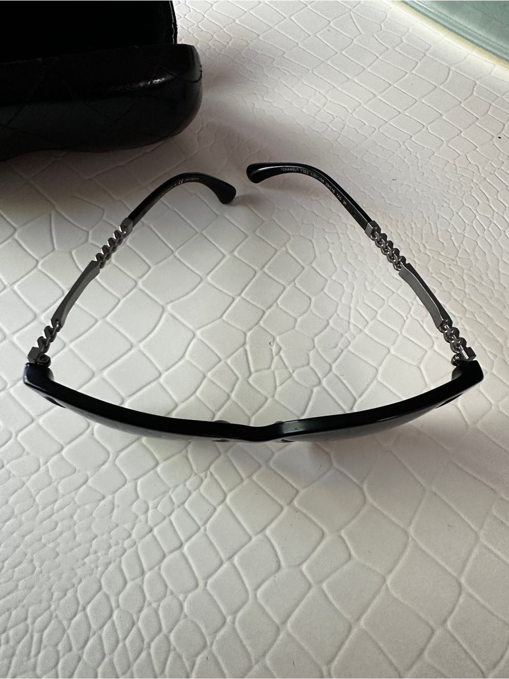 CHANEL Black Oversized Cat-Eye Sunglasses with Quilted Leather Case - Picture 3 of 12